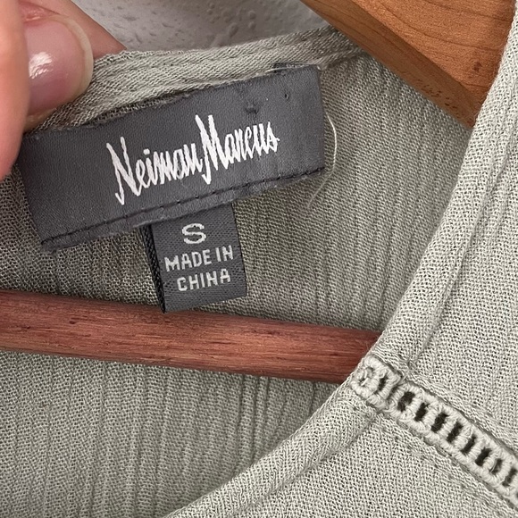 Neiman Marcus Sea Foam Green Flutter Flowy Sleeves Crinkle Blouse Size Small - Picture 3 of 9